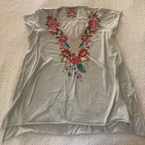 Johnny Was embroidered step-hem top